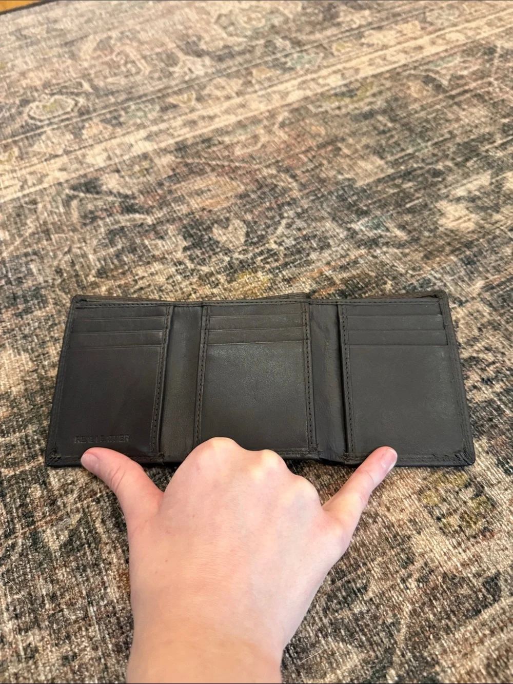 LIKE NEW London Leather Goods Men's Bifold Leather Wallet
